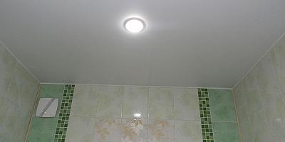 Матовый потолок в ванную